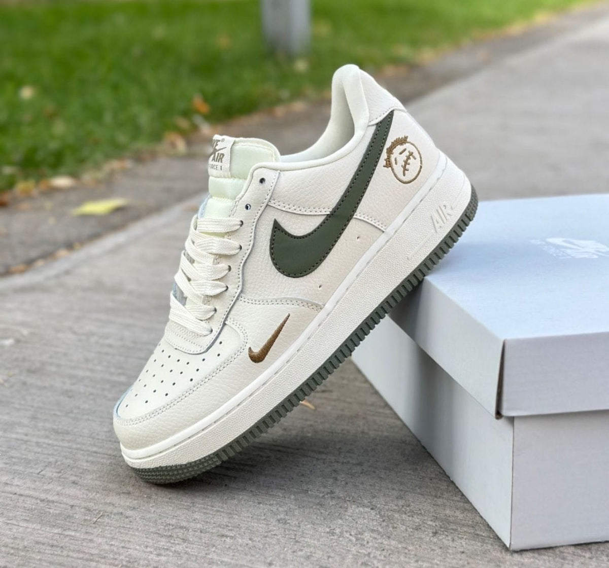 NIKE AIRFORCE ONE KAWS LDT EDTN