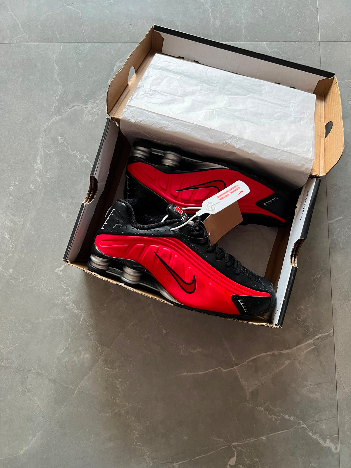 NIKE SHOX R4