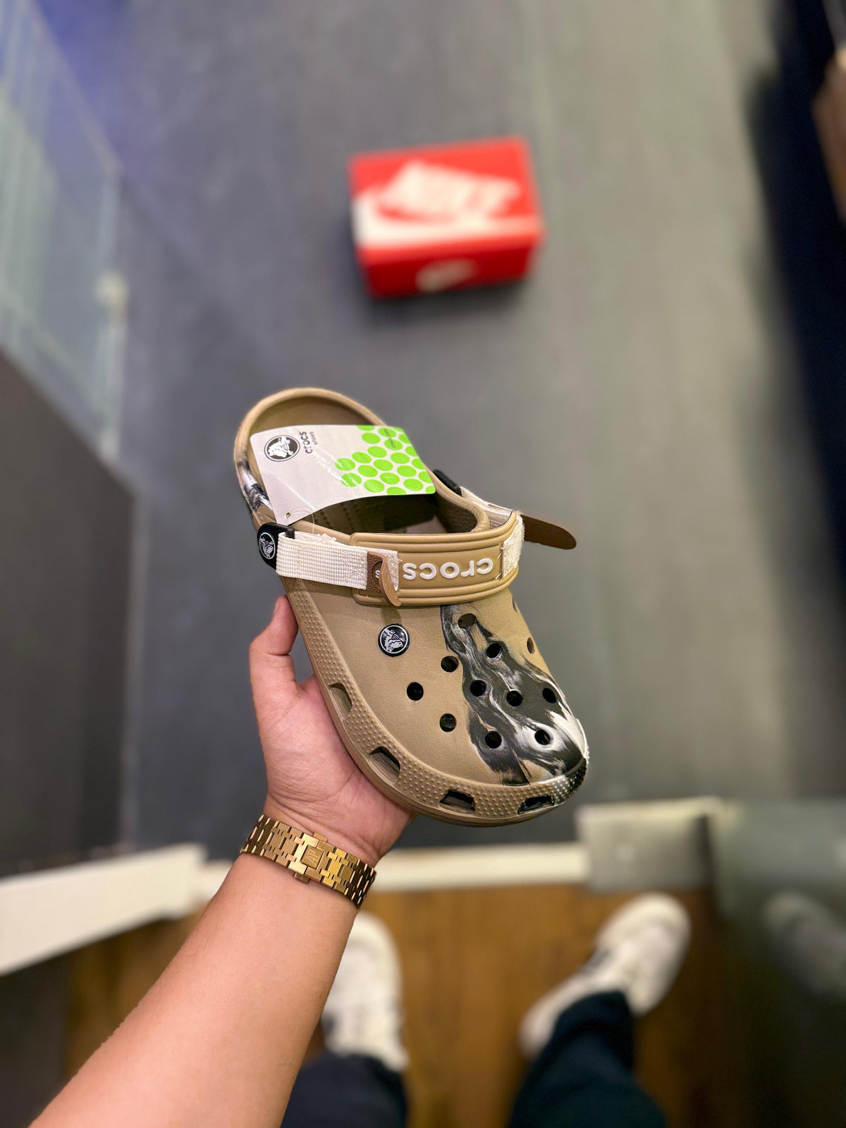 CROCS TIEDIE CLOGS