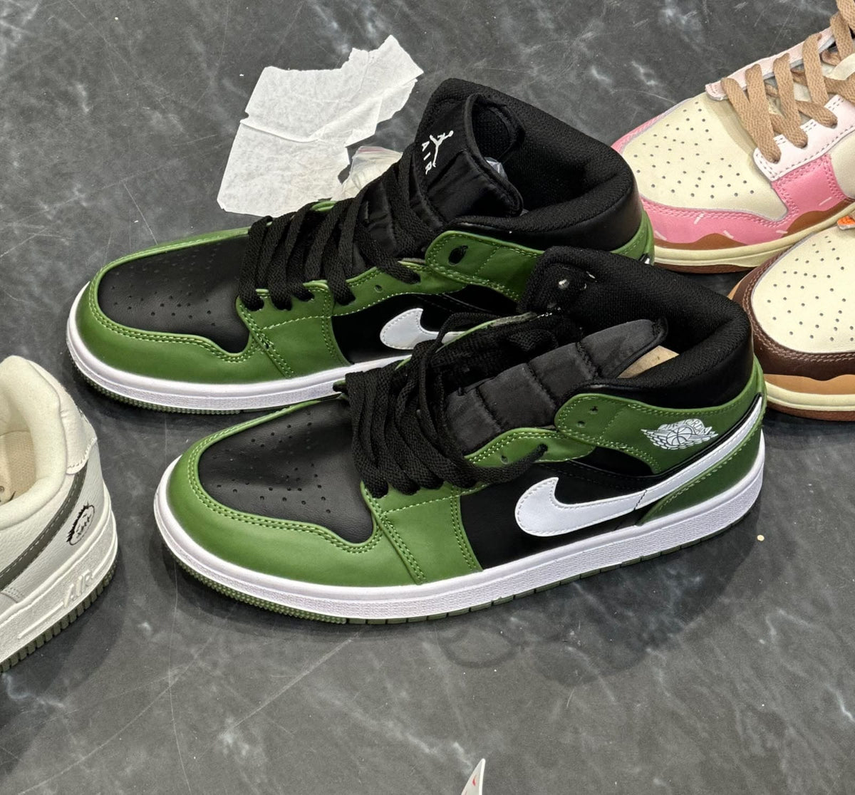 AIR JORDANS RETRO 1 MID CLAY GREEN