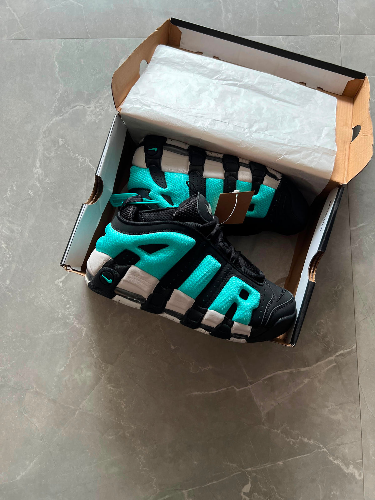 NIKE AIR  UPTEMPO 2026