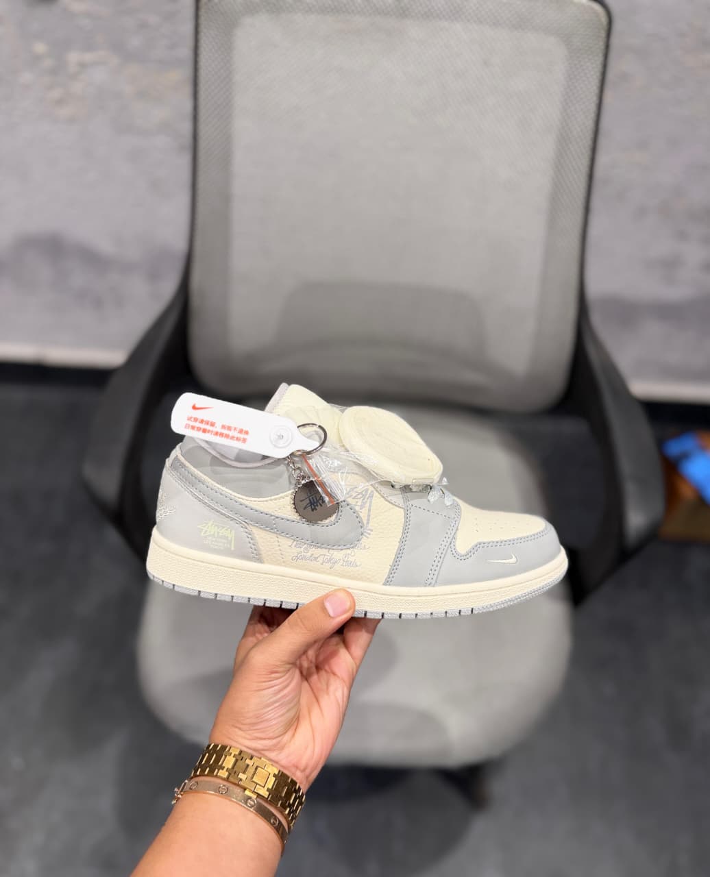 AIR JORDANS RETRO 1 LOW STUSSY OG GREY KEYCHAIN
