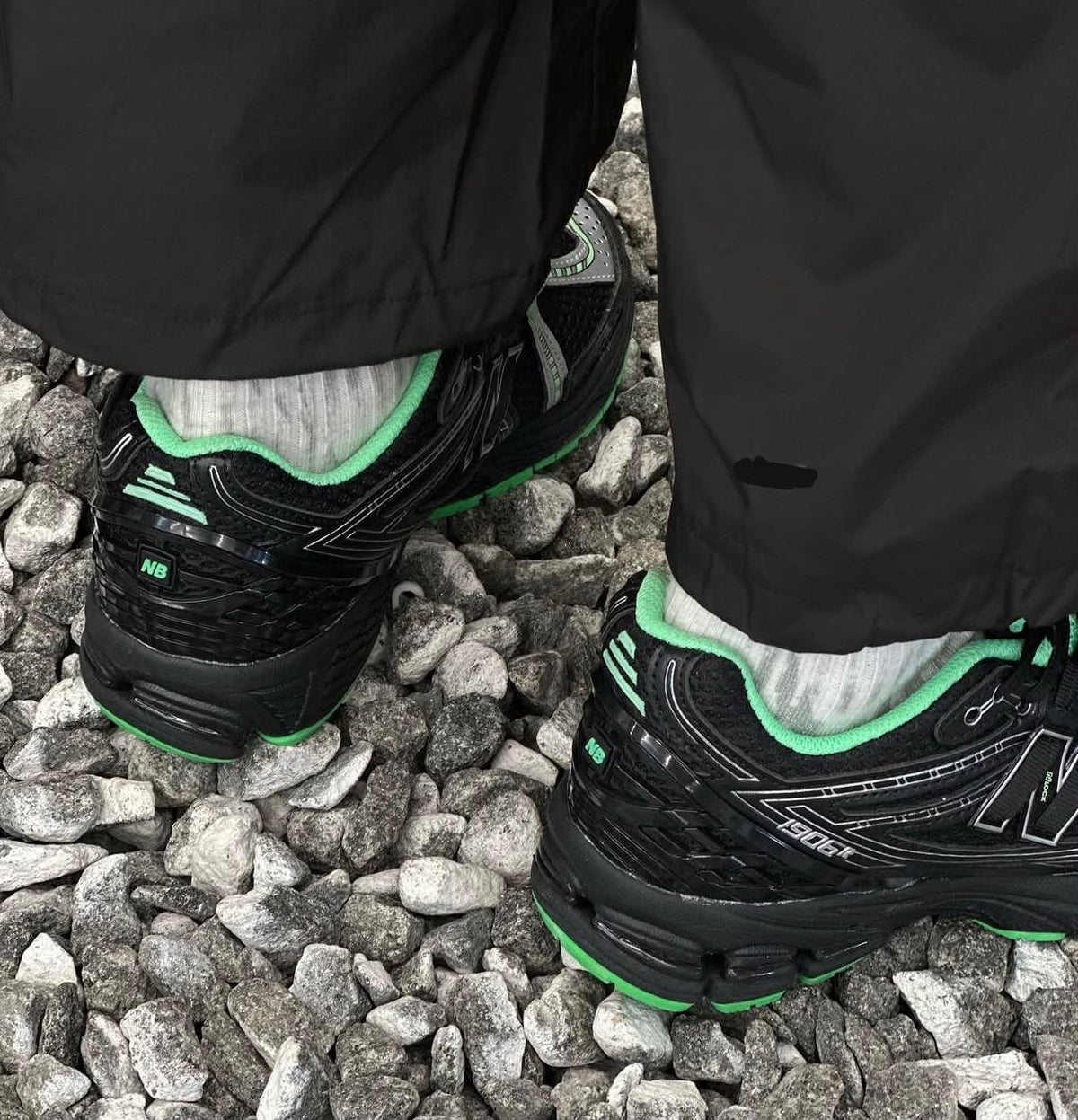NEW BALANCE 1906 METALLIC GREEN