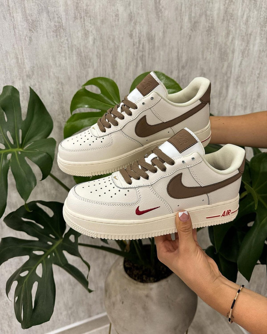 NIKE AIRFORCE ONE BROWN SWOOSH