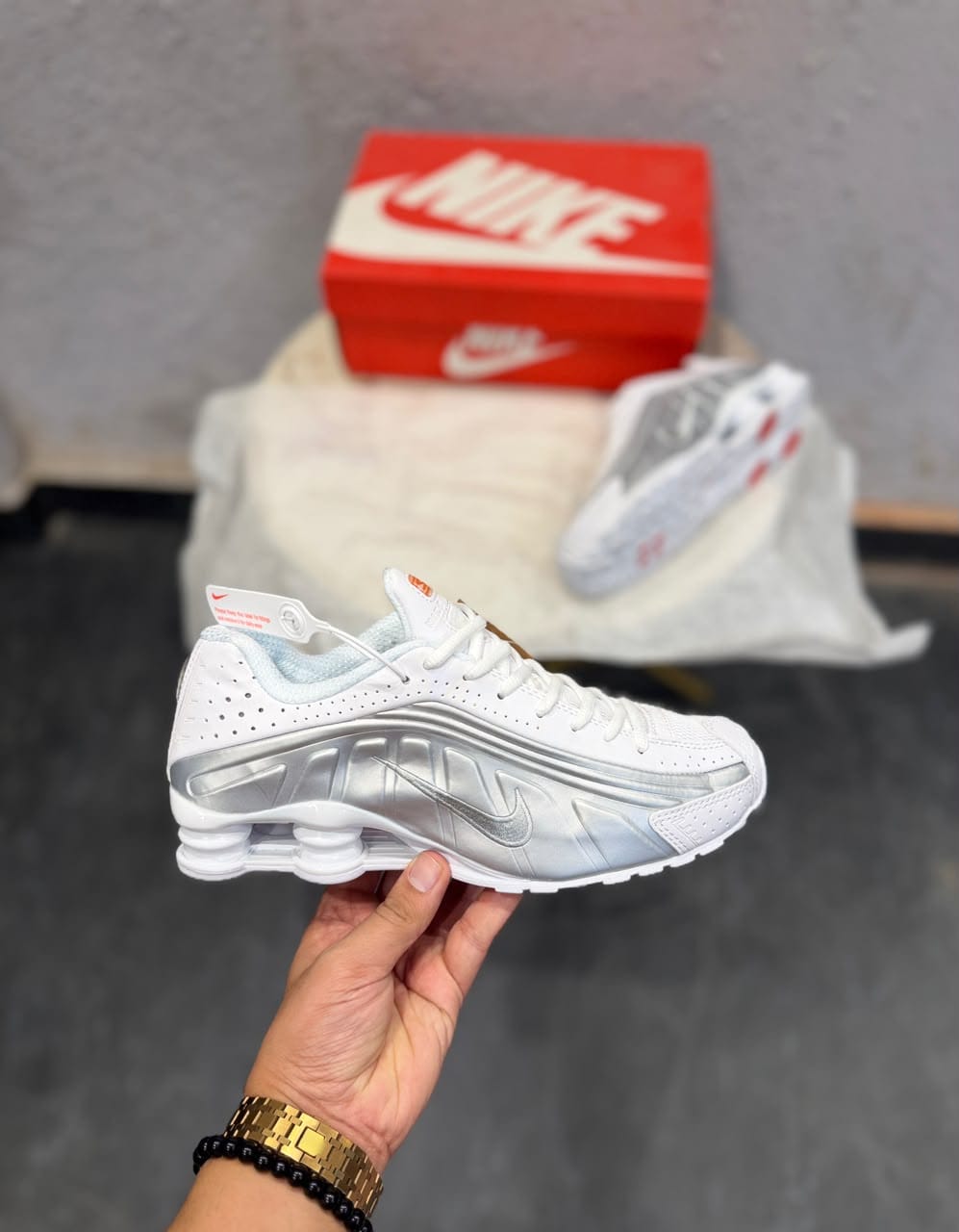 NIKE SHOX WHITE SILVER