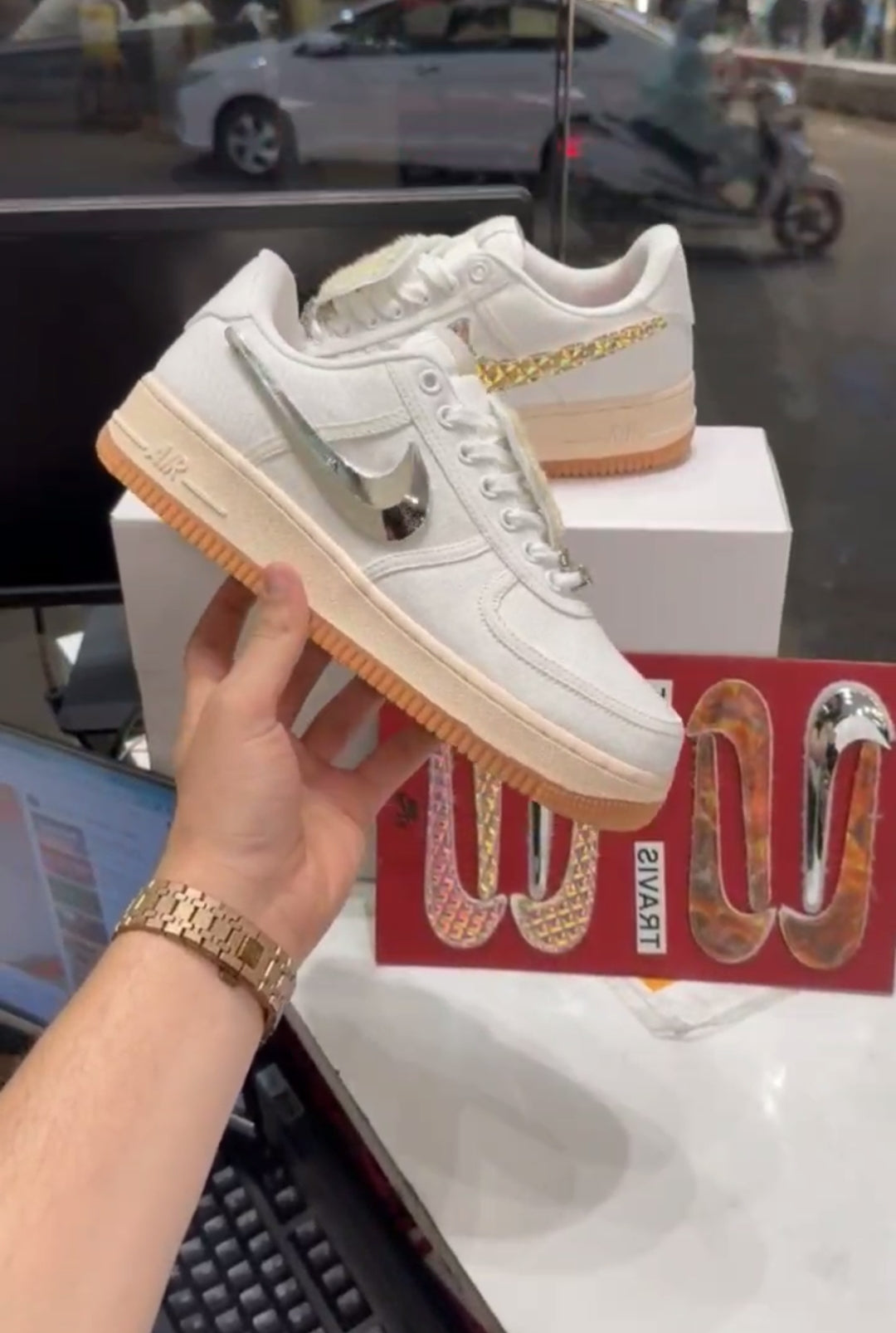 NIKE AIRFORCE 1 LOW X TRAVIS SCOTT SAIL