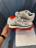 NIKE VOMERO 5 PHOTON DUST