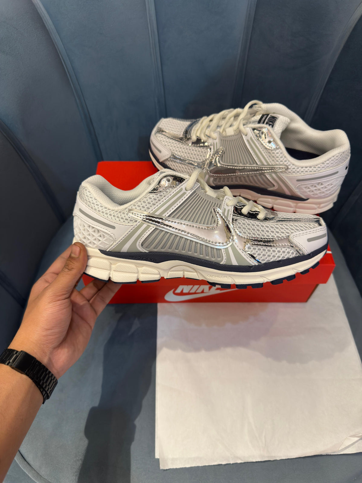 NIKE VOMERO 5 PHOTON DUST