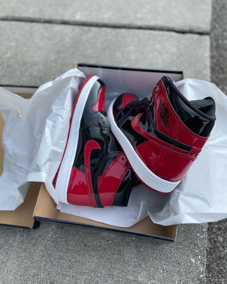 AIR JORDAN 1 HIGH PATENT BRED U.A