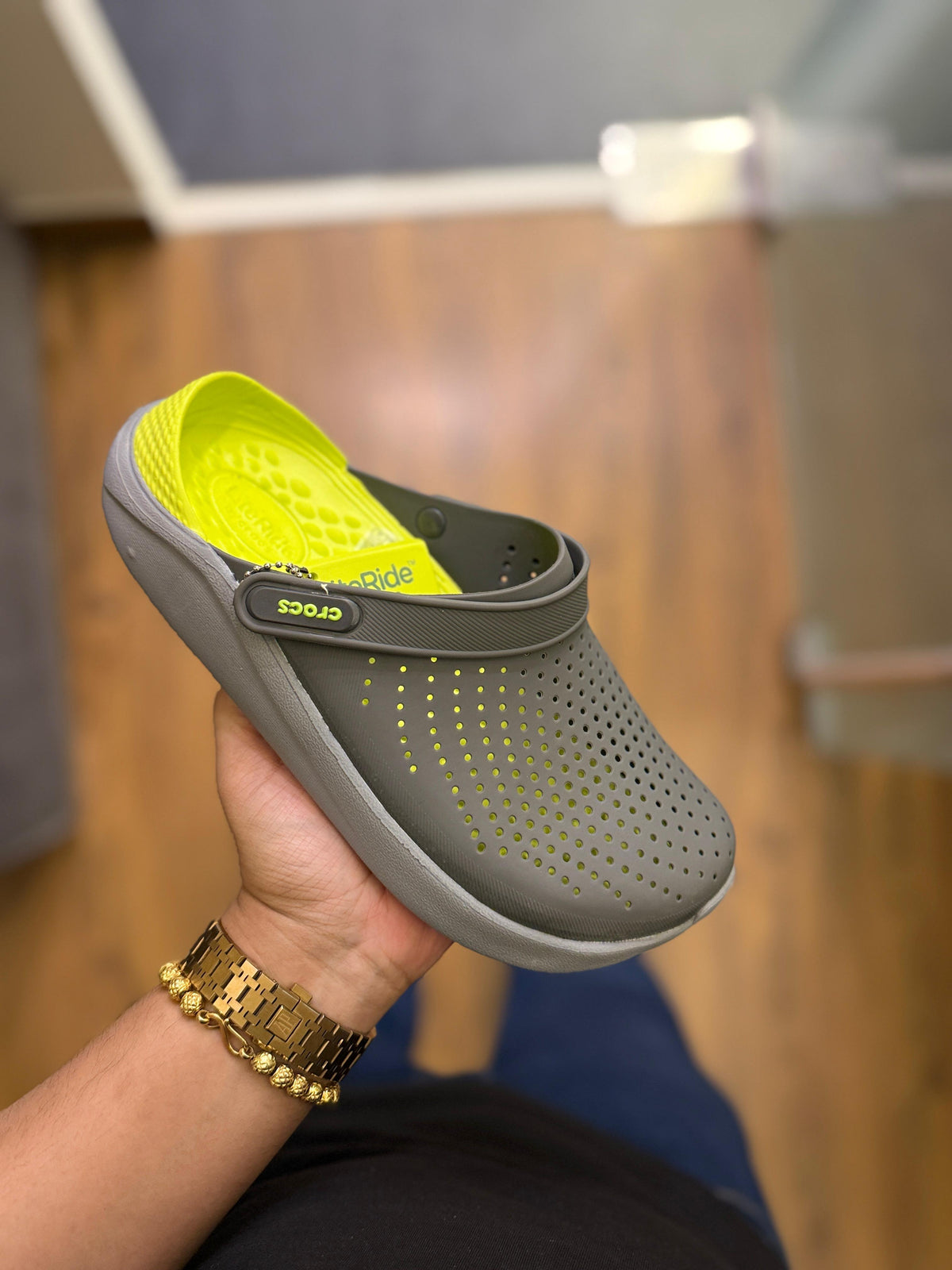 CROCS
