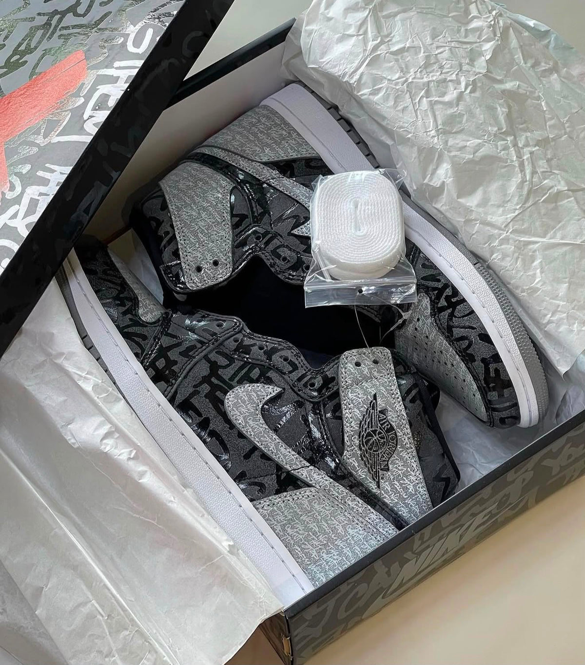NIKE AIR JORDAN 1 HIGH OG REBELLIONAIR