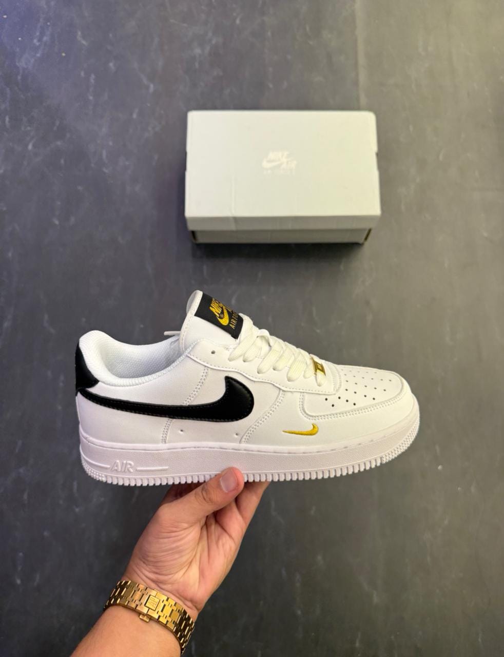 NIKE AIRFORCE ONE WHITE BLACK GOLD