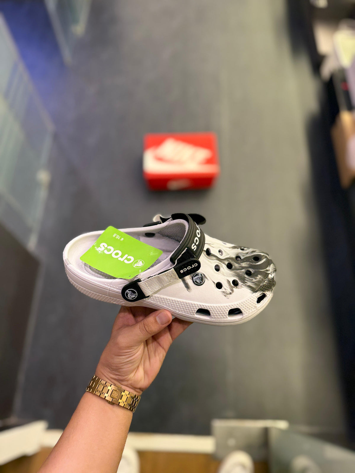 CROCS TIEDIE CLOGS