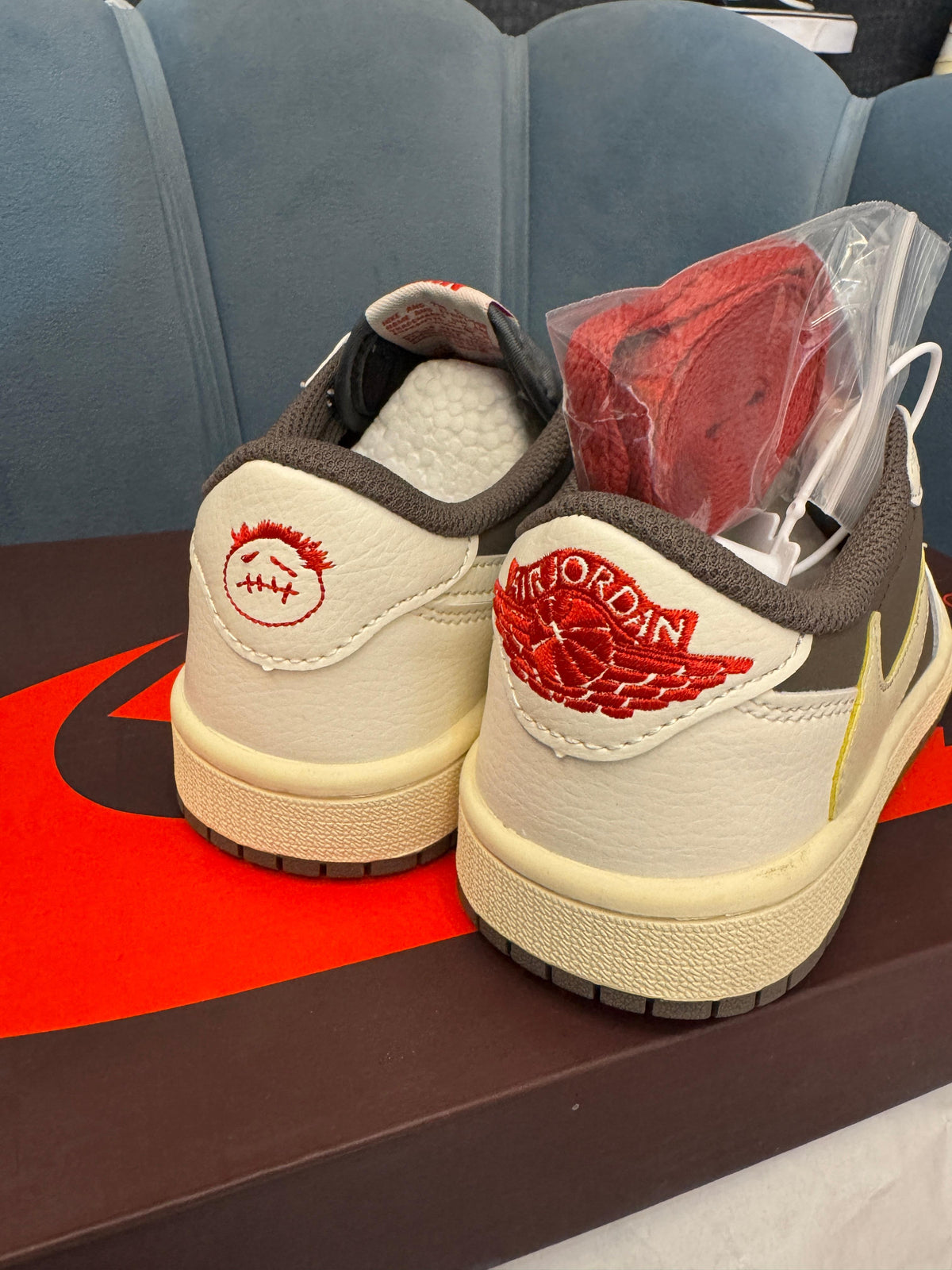JORDAN 1 LOW RETRO X TRAVIS SCOTT REVERSE MOCHA