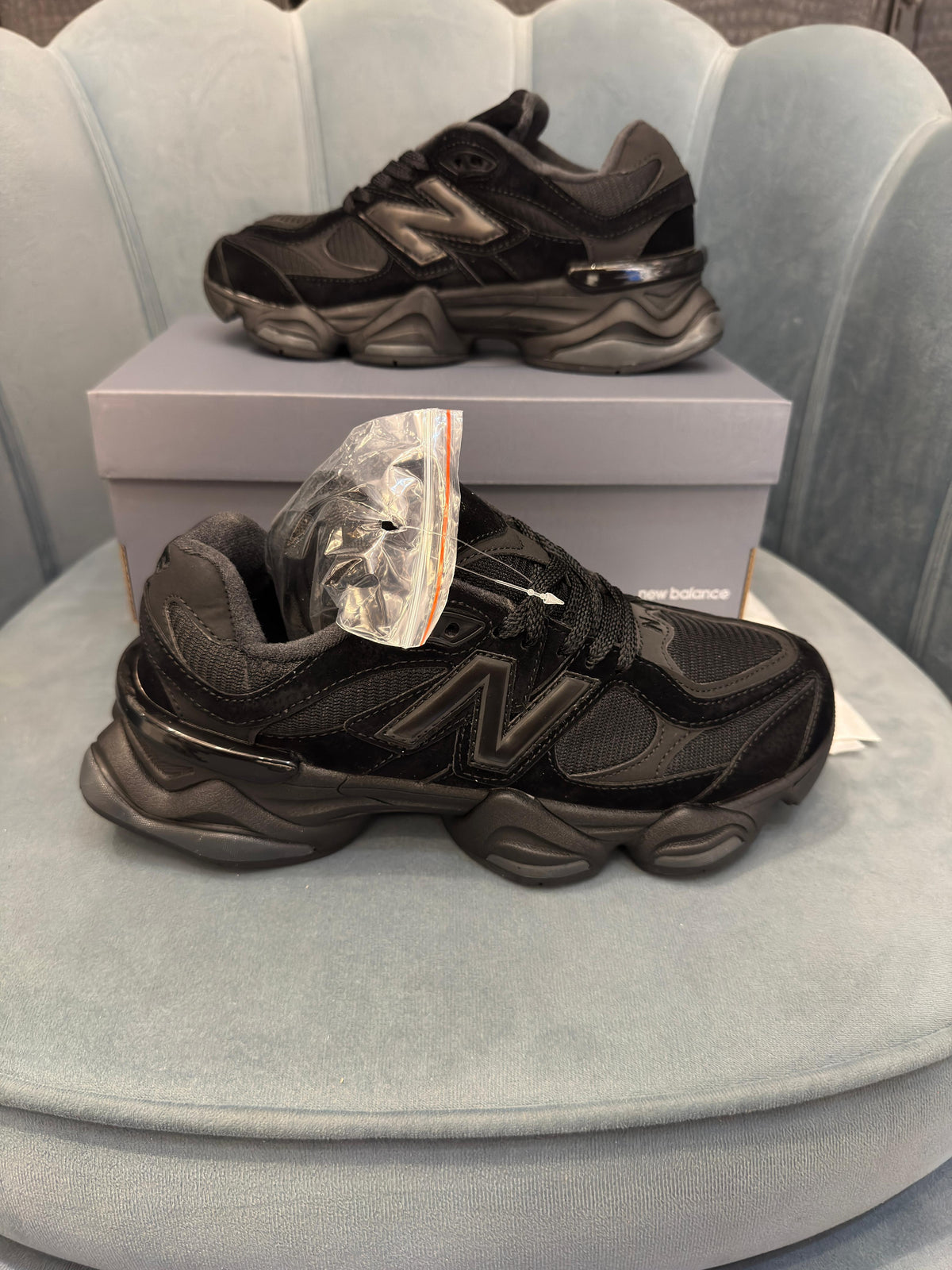 NEW BALANCE 9060 TRIPLE BLACK