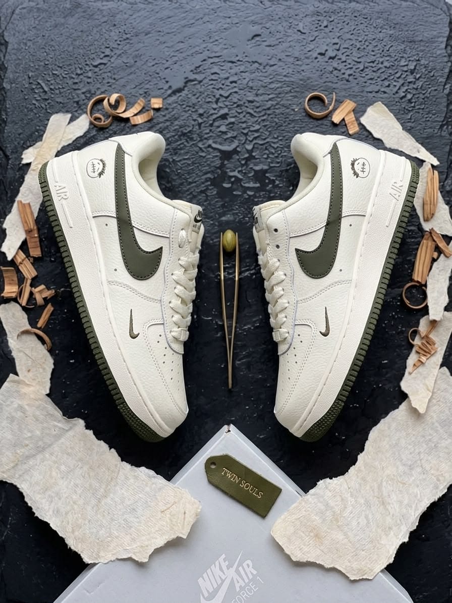 NIKE AIRFORCE ONE KAWS LDT EDTN