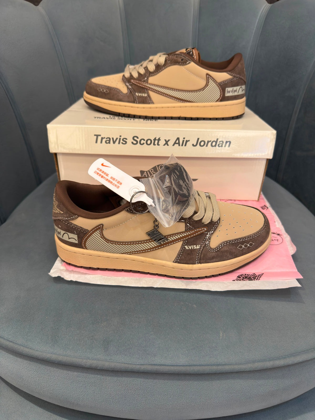 AIR JORDANS TRAVIS SCOTT X FEAR OF GOD