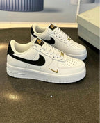 NIKE AIR FORCE 1 LOW 07 ESSENTIAL WHITE BLACK GOLD MINI SWOOSH