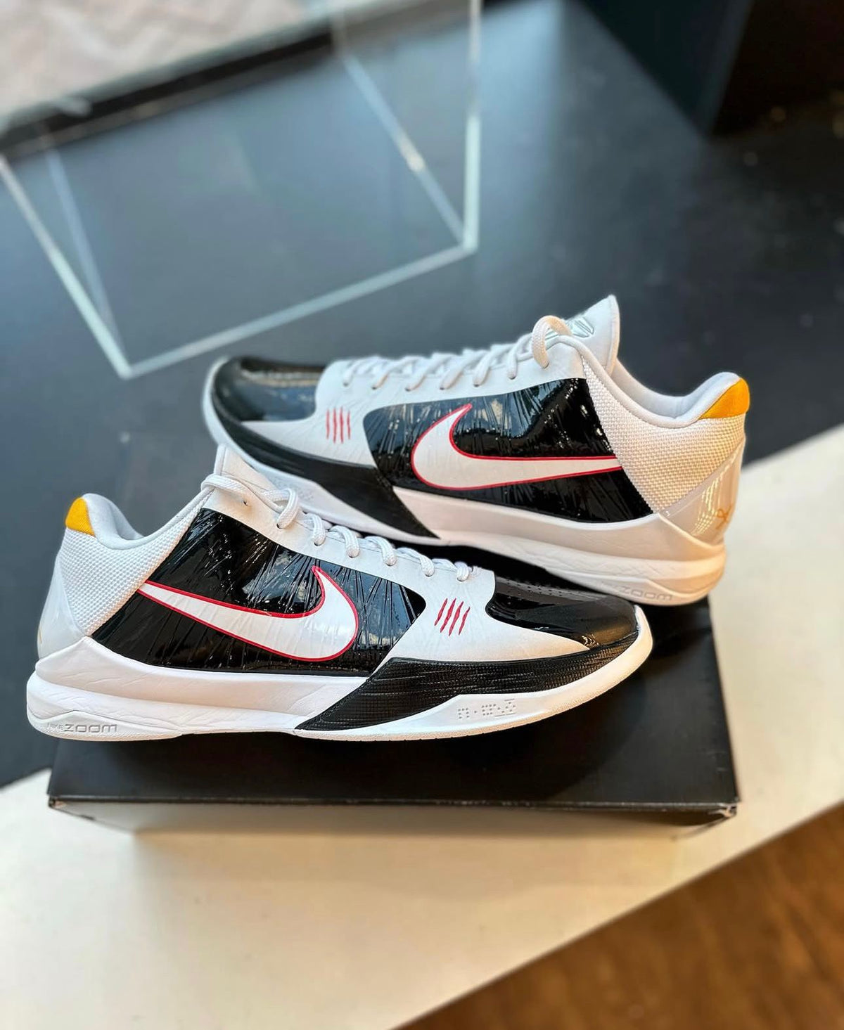 NIKE KOBE 5 PROTRO BRUCE LEE
