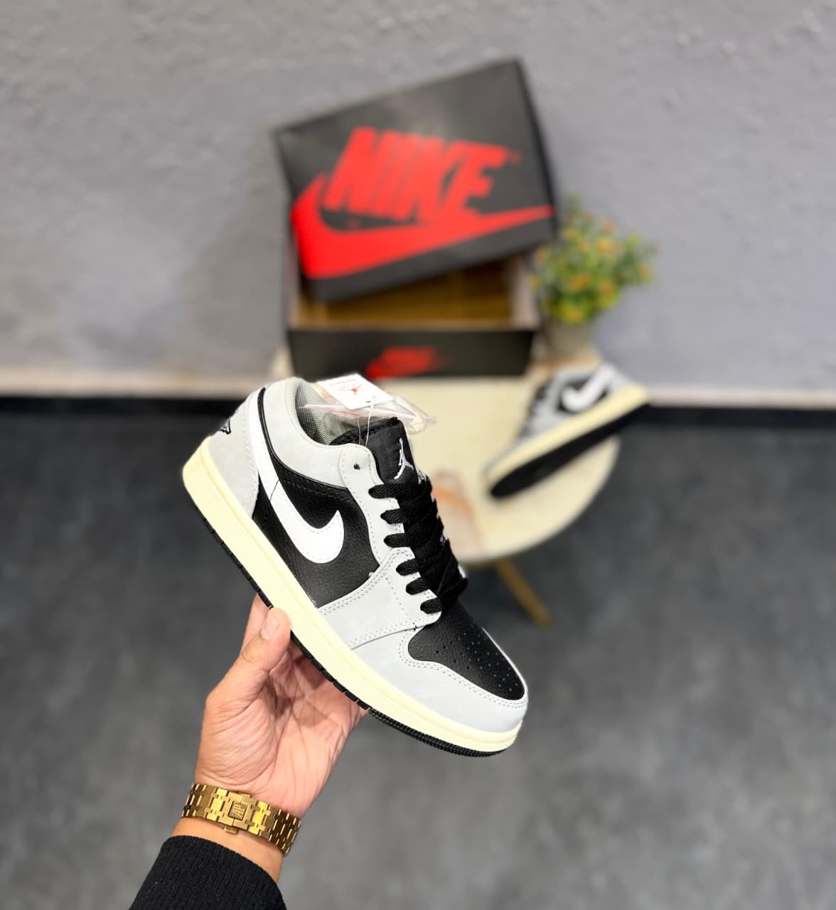 AIR JORDANS RETRO 1 REVERSE SHADOW