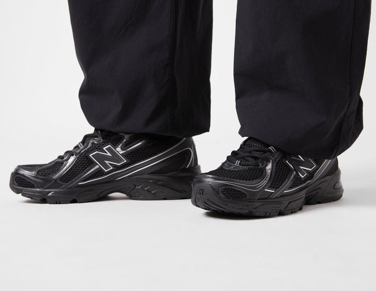 NEW BALANCE 740  BLACK AND WHITE