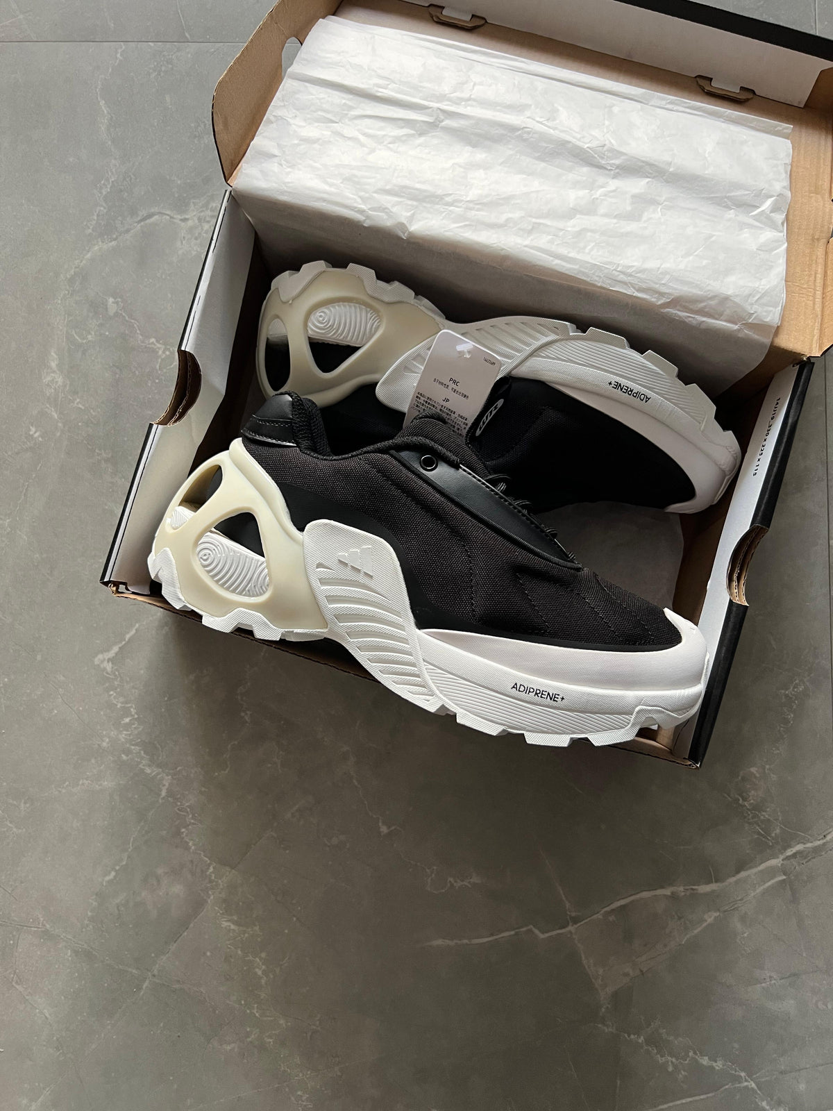 ADIDAS WONDER RUNNER
