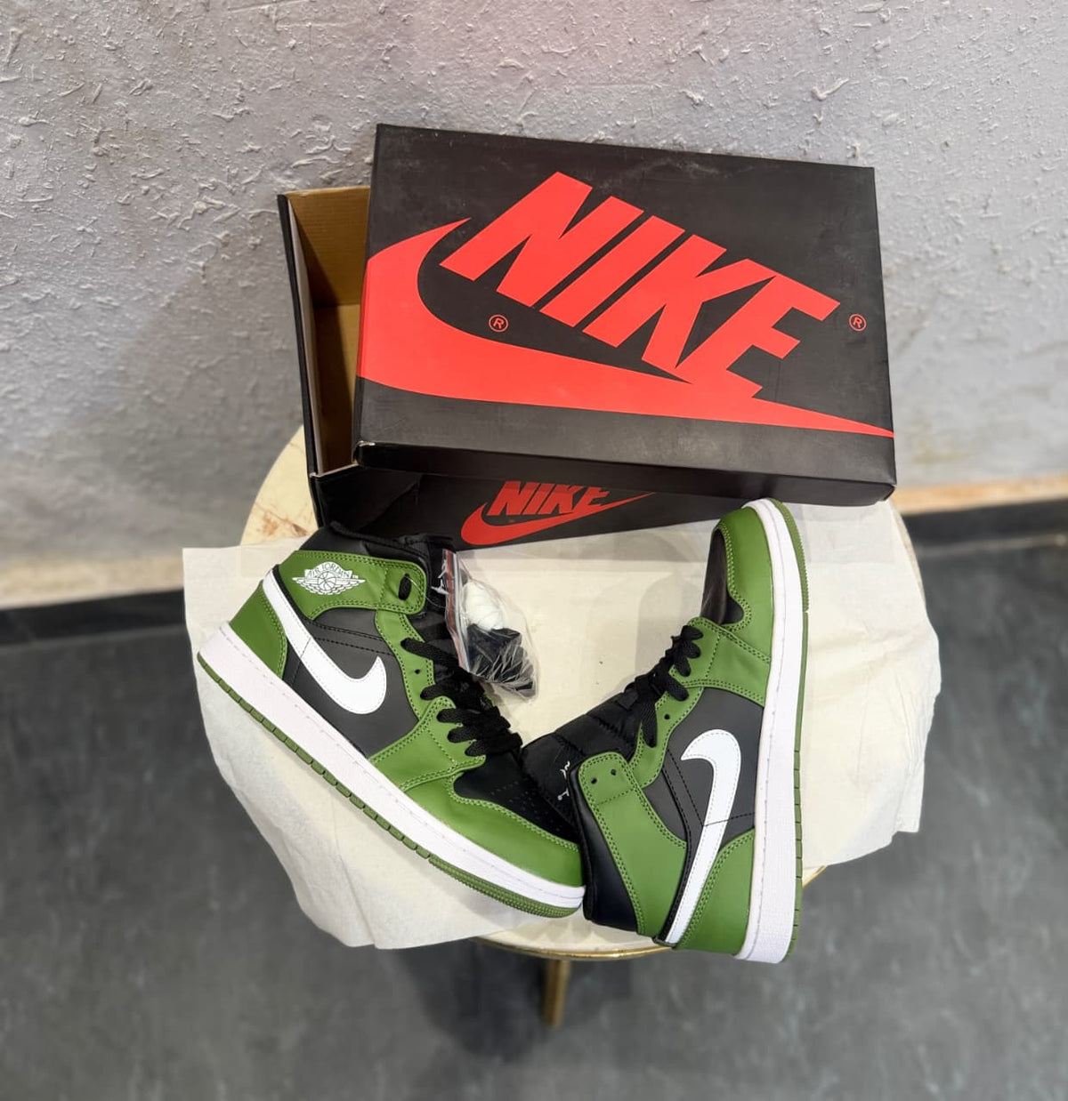 AIR JORDANS RETRO 1 MID CLAY GREEN