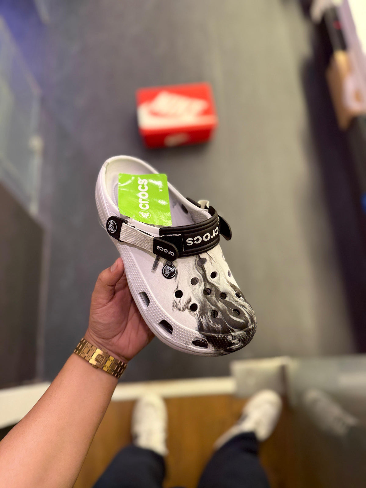 CROCS TIEDIE CLOGS
