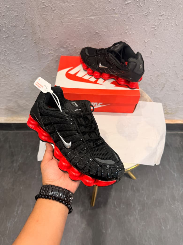 NIKE SHOX TL BLACK RED