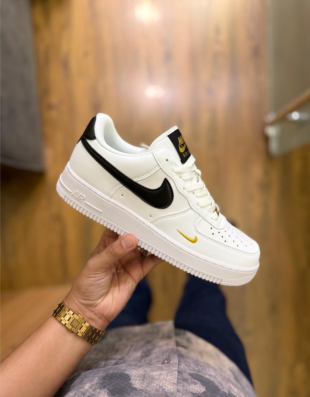 NIKE AIRFORCE ONE WHITE BLACK GOLD
