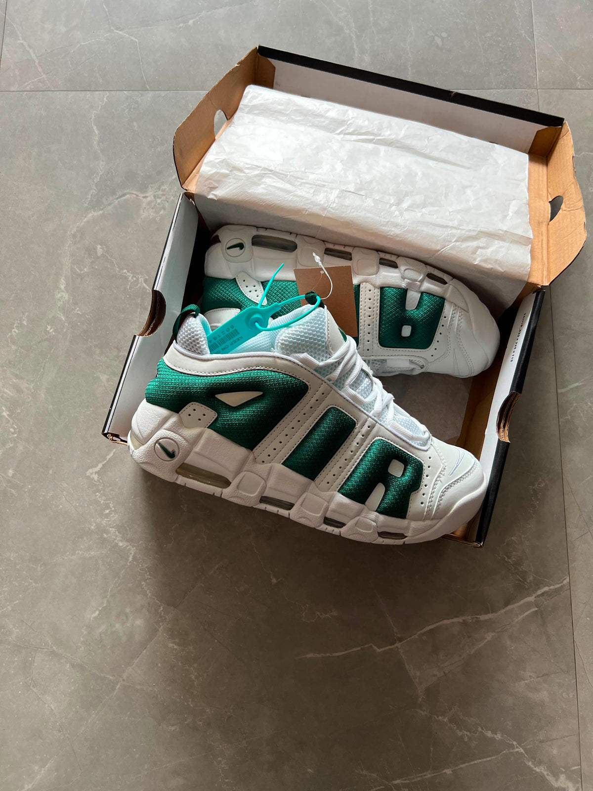 NIKE AIR  UPTEMPO 2026