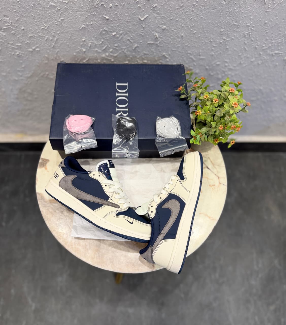 AIR JORDAN RETRO 1 LOW TRAVIS X DIOR