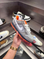 NIKE SB  DUNK NYC PIGEON GREY