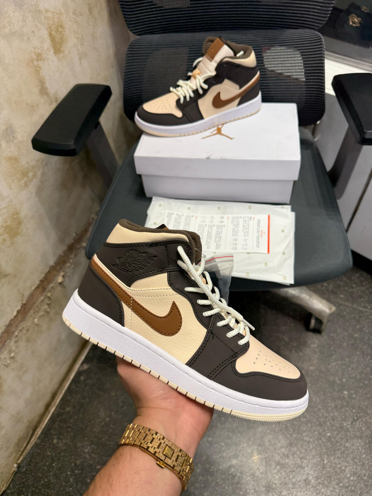 AIR JORDAN 1  MID SE BROWN BASALT MOCHA