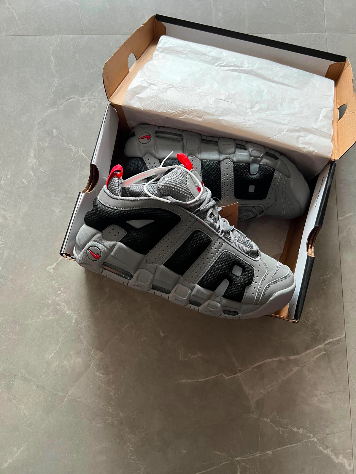 NIKE AIR  UPTEMPO 2026