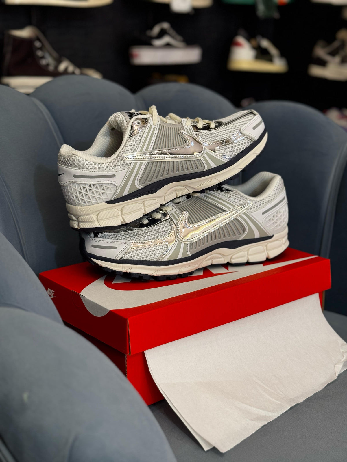 NIKE VOMERO 5 PHOTON DUST