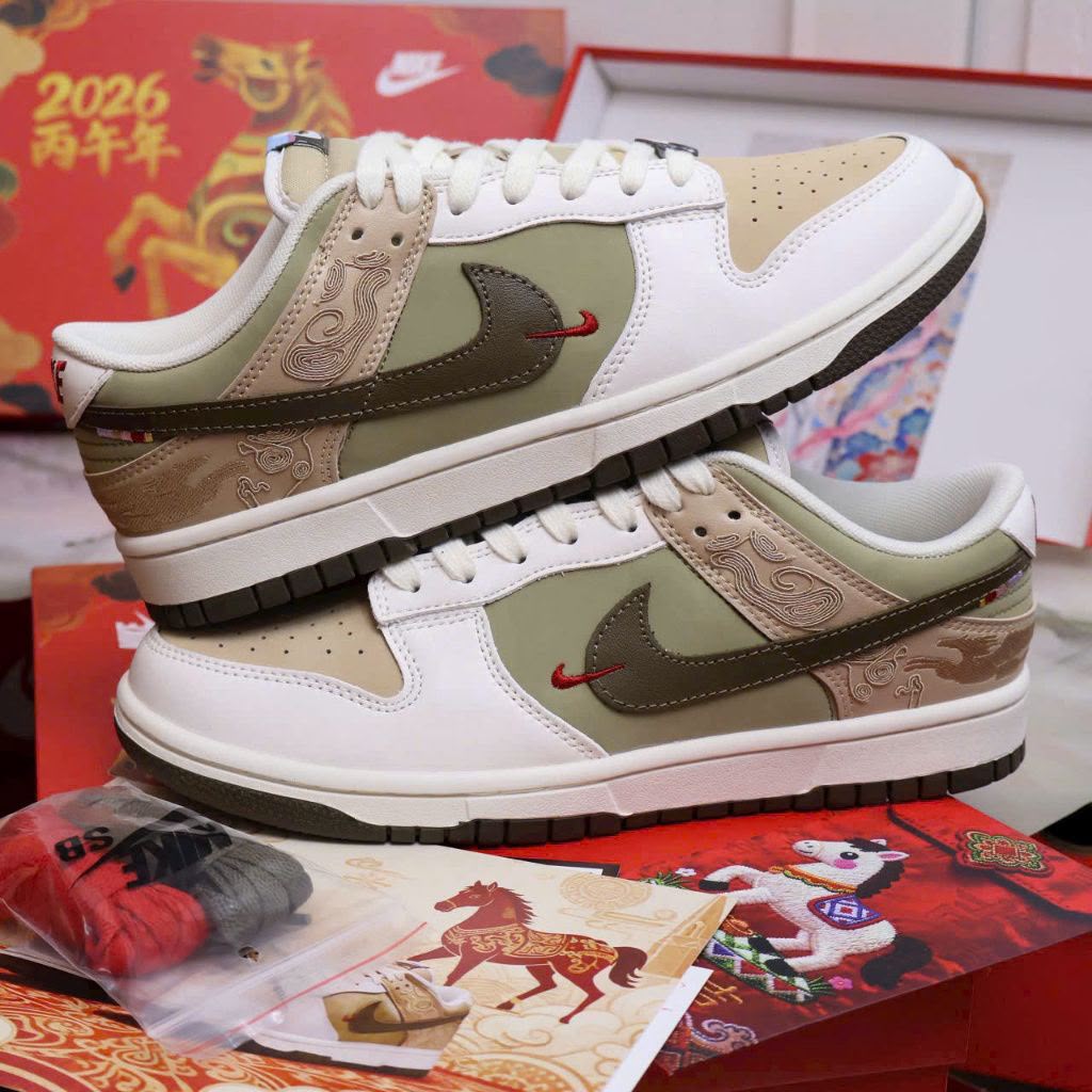 NIKE DUNK LOW SE RETRO LNY YEAR OF THE HORSE