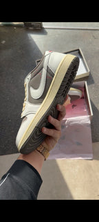 NIKE AIR JORDAN  TRAVIS SCOTT  LOW  REVERSE MOCHA U.A