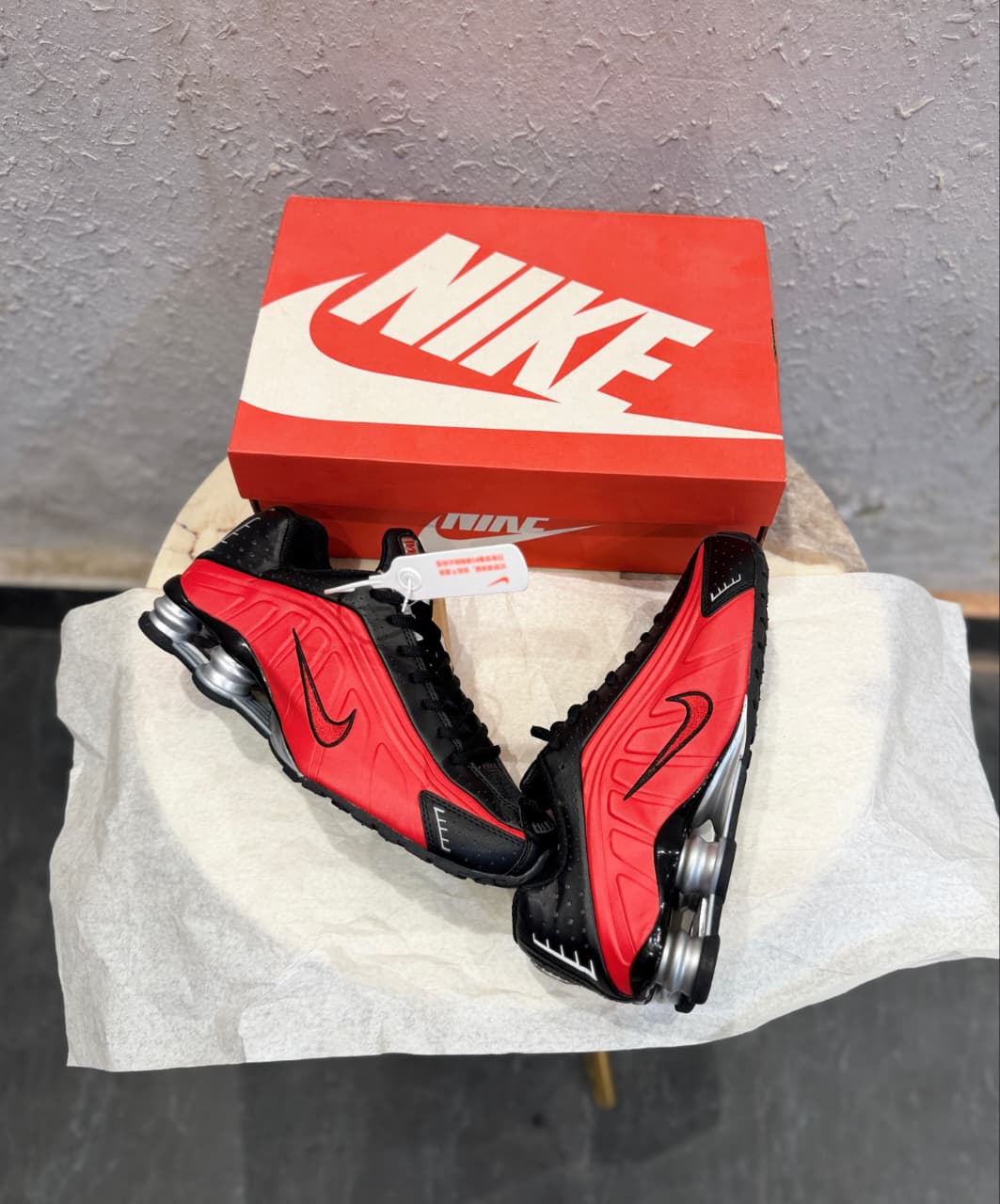 NIKE SHOX R4 UNIVERSITY RED BLACK