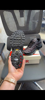 NIKE AIRMAX PLUS REFLECTS HEAT