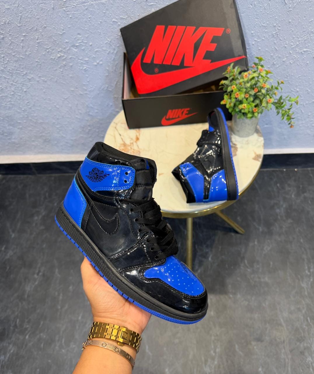 AIR JORDANS RETRO 1 PATENT BLUE BLACK