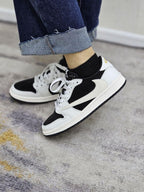 NIKE AIR JORDAN 1 LOW X TRAVIS SCOTT PANDA U.A