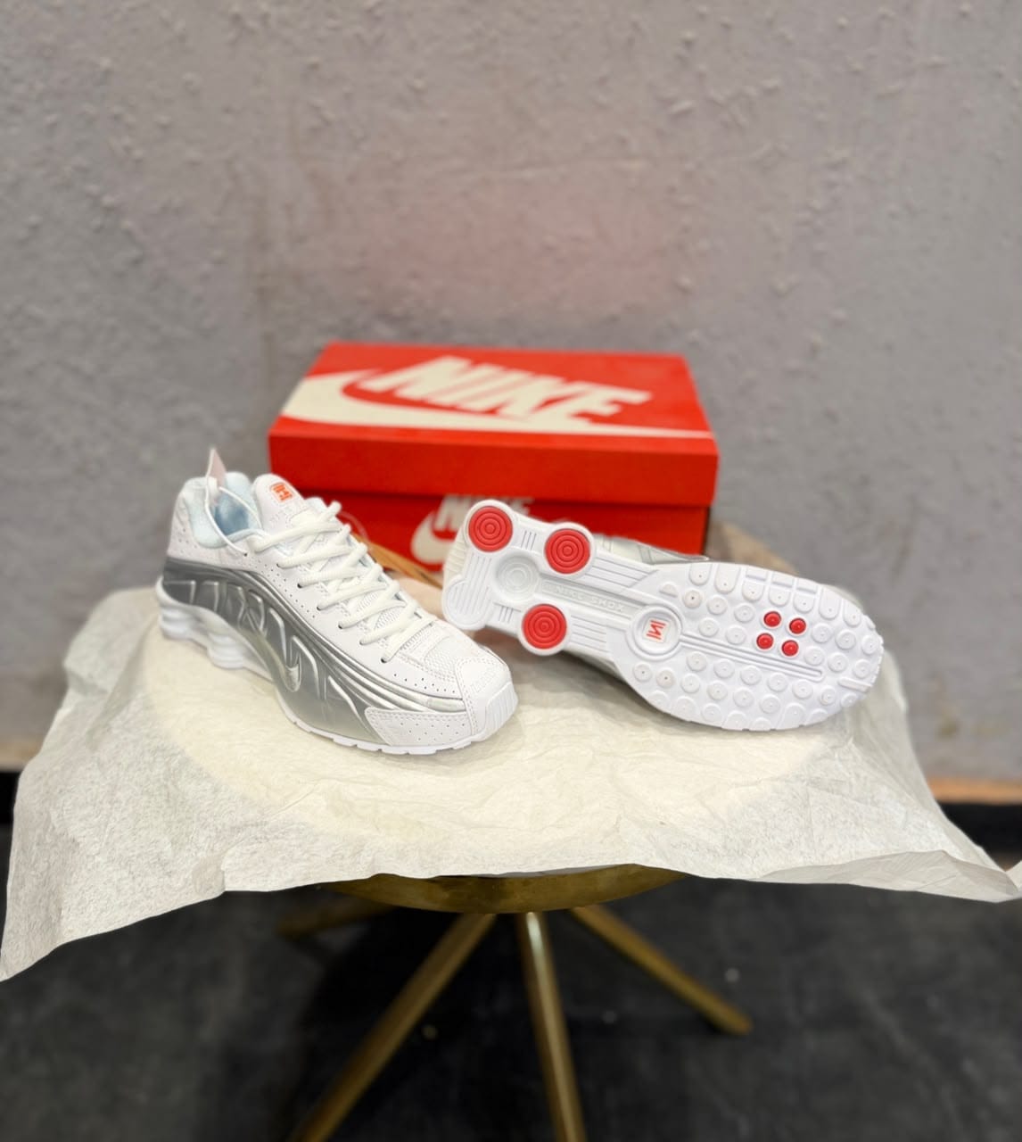 NIKE SHOX WHITE SILVER
