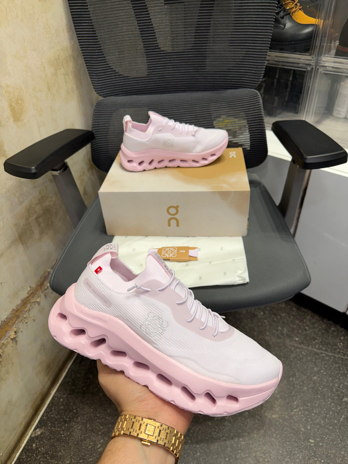 LEOWE X ON CLOUDTILT RUNNING PINK