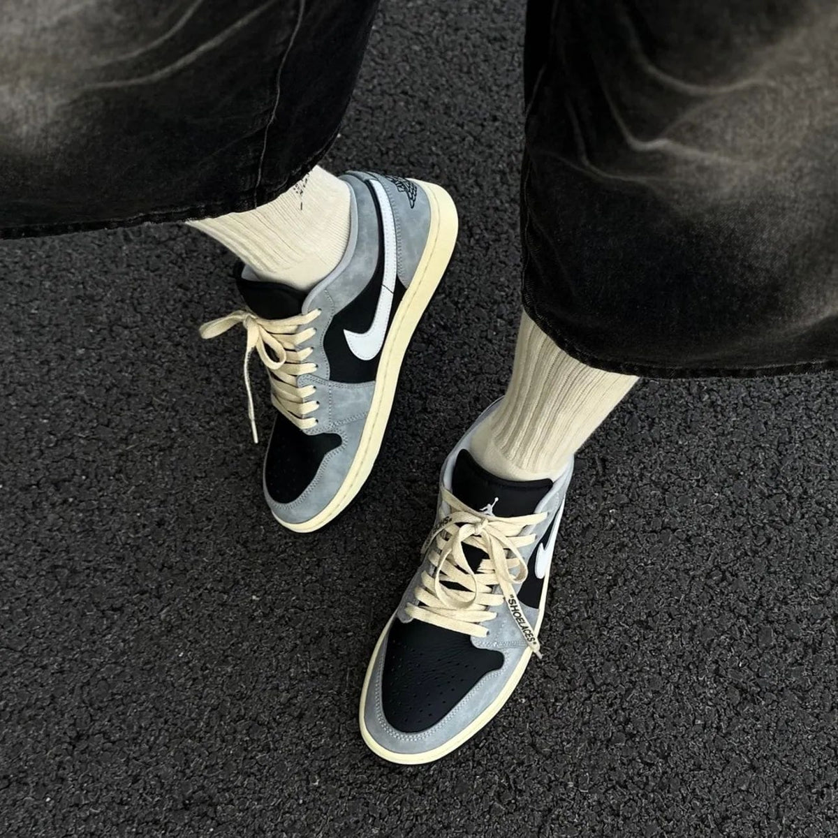 AIR JORDANS RETRO 1 REVERSE SHADOW