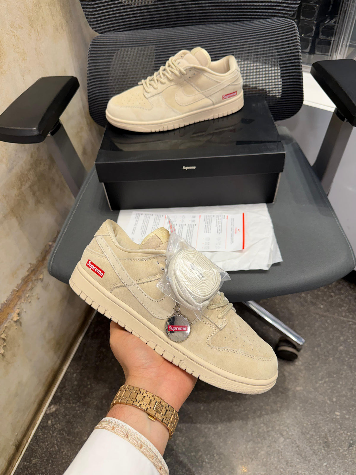 NIKE SB DUNK LOW X SUPREME BEIGE