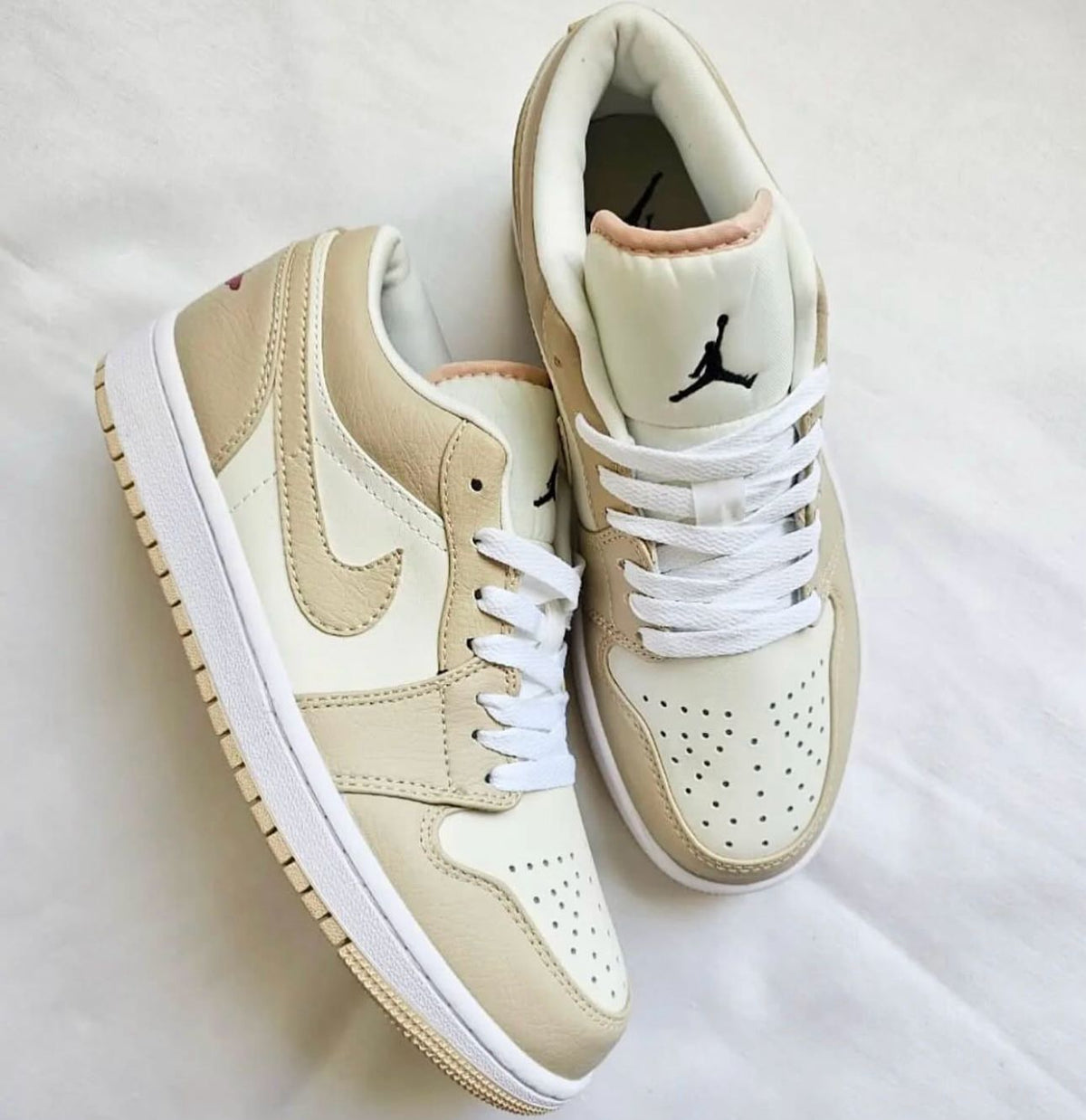 NIKE AIR JORDAN 1 LOW SE SAIL RATTAN UNIVERSITY RED