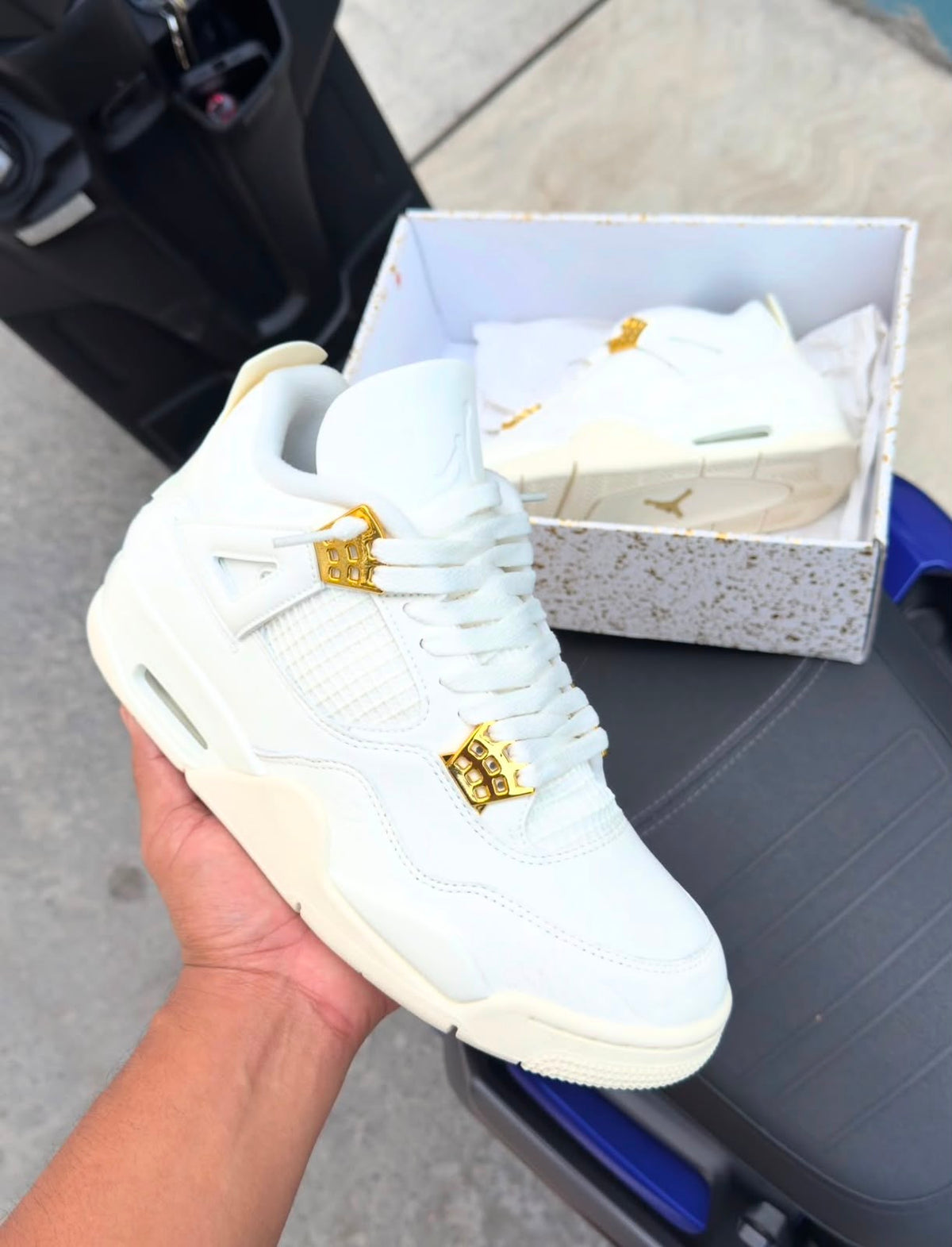 NIKE AIR JORDAN 4 RETRO METALLIC GOLD