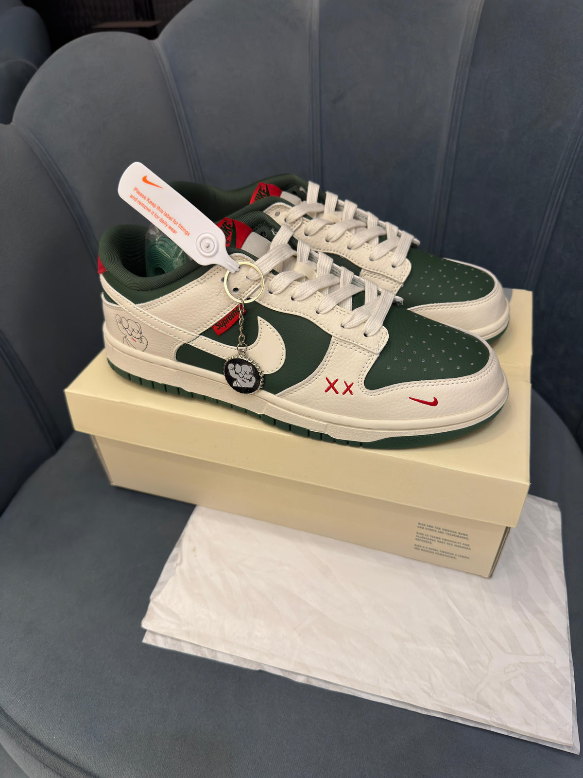 NIKE SB DUNK SUPREME X KAWS