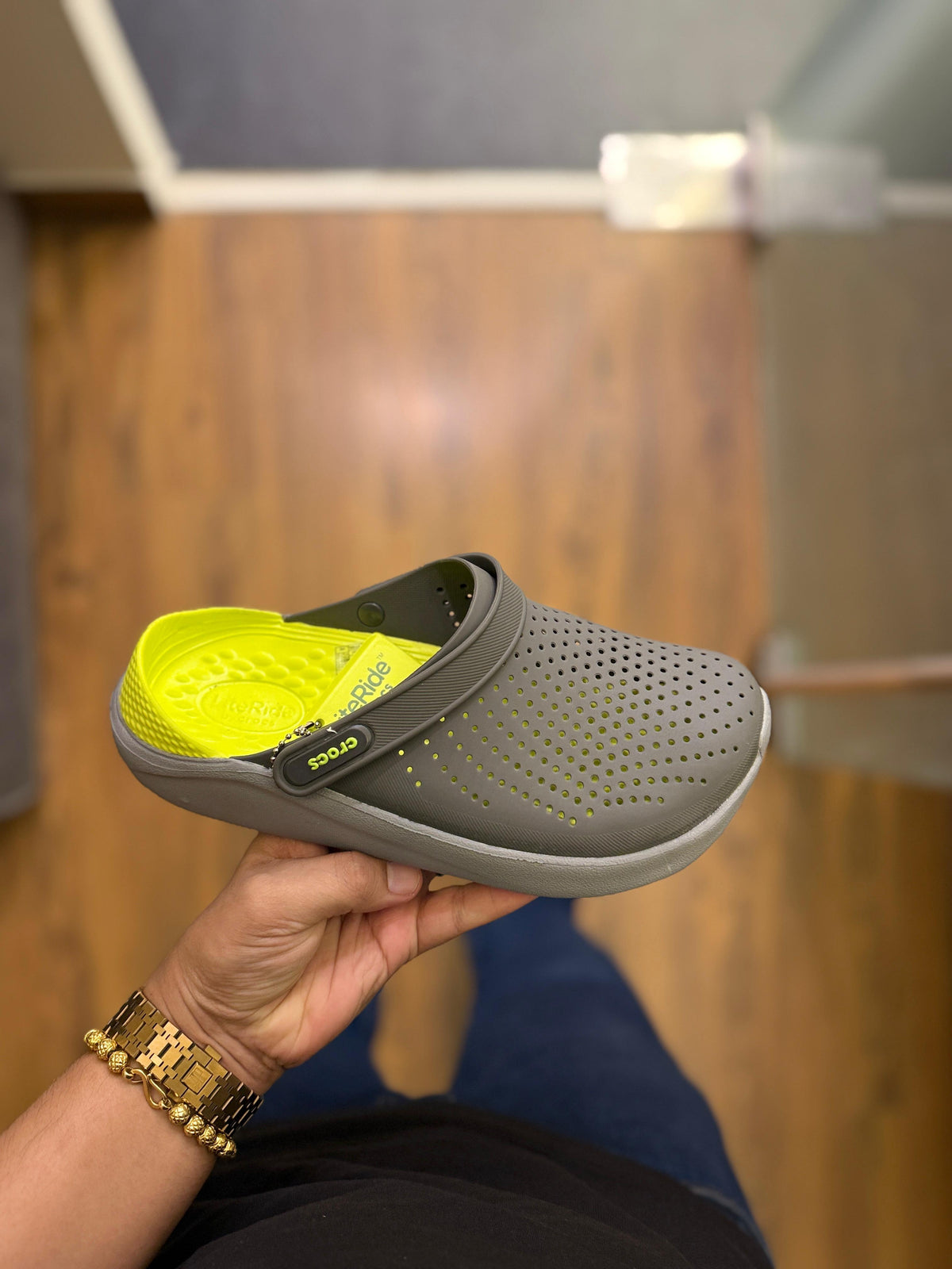 CROCS